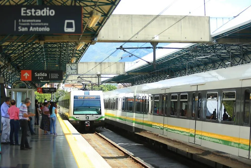 E2 Comodo Y Amplio Apartamento En Laureles Estadio 120 Mts2 Medellín 0*,