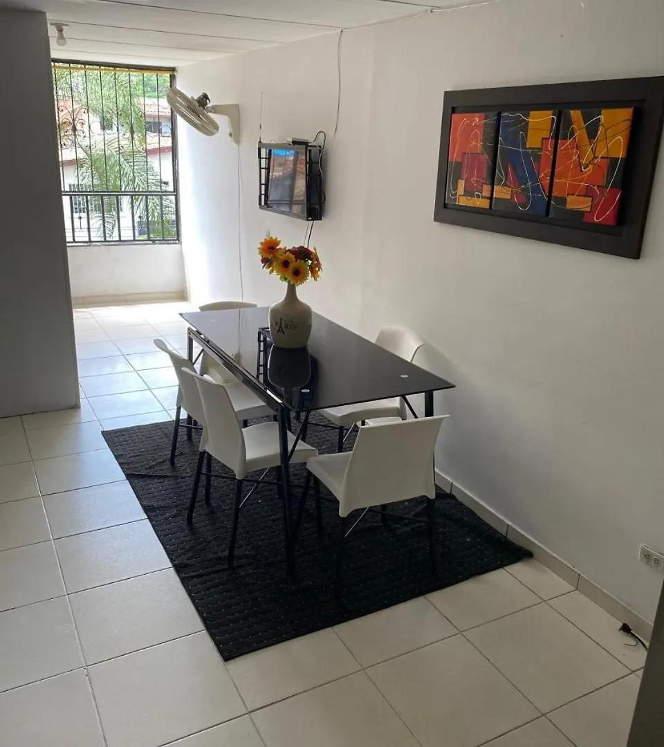 E2 Comodo Y Amplio Apartamento En Laureles Estadio 120 Mts2 Medellín 0*,  Kolumbia